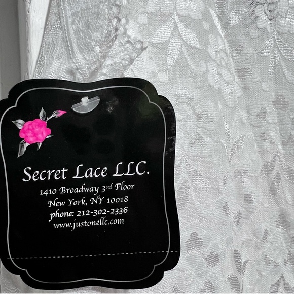 Delicate White Lace Chemise with Floral Pattern :Box OW3: - Picture 3 of 10